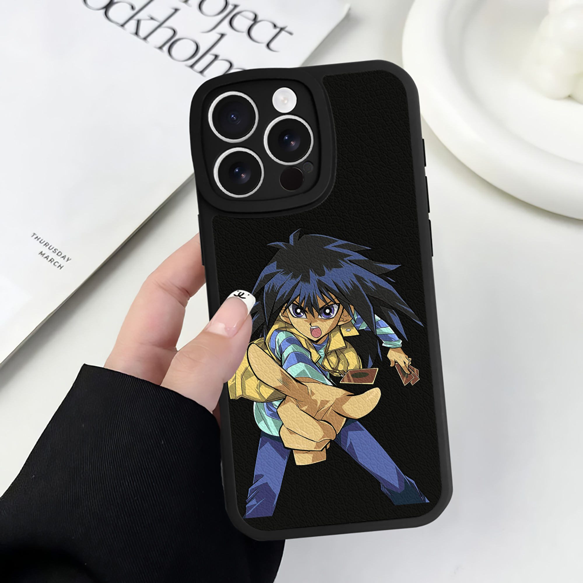 （画像用） 遊☆戯☆王 Yu-Gi-Oh! 【iPhone 16シリーズ対応】シリコンスマホケース（レザー調） 材質：シリコン